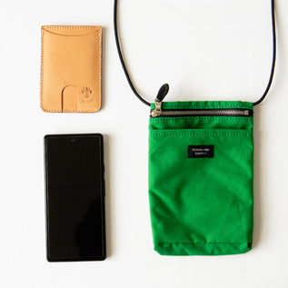 必要最低限の荷物で(SLING PURSE M) 必要最低限の荷物で(SLING PURSE M)
