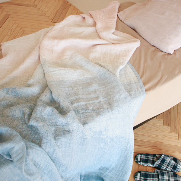 タオルケット代わりに夏は重宝します