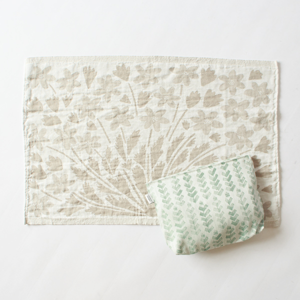 POUCH-GREEN TOWEL-WHITE