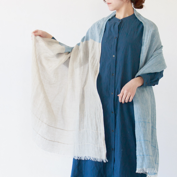 薄手のリネン生地は春夏に活躍
