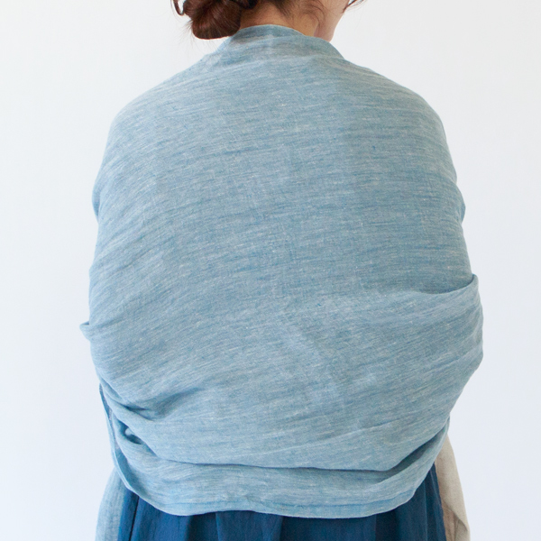 幅70cmで背中までしっかり覆います