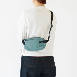 BLUE（身長：162cm）