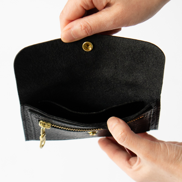 スナップボタンで開けやすい(BLACK)