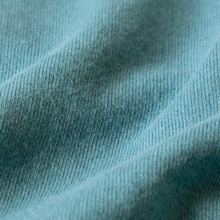 風になびく薄さでありながら、裏毛ならではの良さをもっています(BLUE GREY) 風になびく薄さでありながら、裏毛ならではの良さをもっています(BLUE GREY)