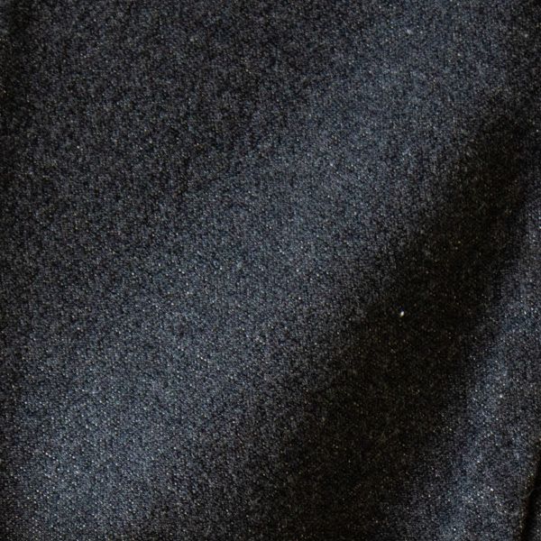 程よく伸縮性があり膝の曲げ伸ばしがしやすいパンツです(CHARCOAL)