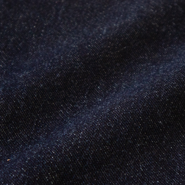 程よく伸縮性があり膝の曲げ伸ばしがしやすいパンツです(NAVY)