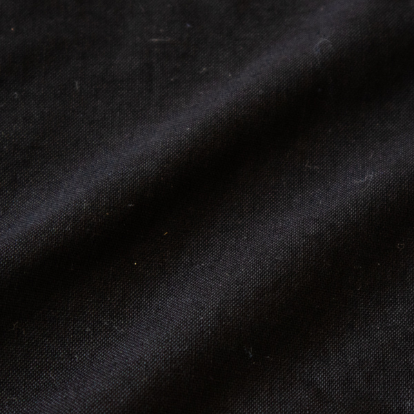 軽やかで柔らかい生地(BLACK)