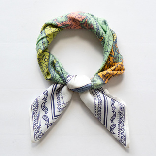 新品　英国　ハルシオンデイズ　スネイクス&ラダーズ　シルクスカーフ　黒 シルクスカーフ 65×65／INOUI EDITIONS（イヌイ エディションズ