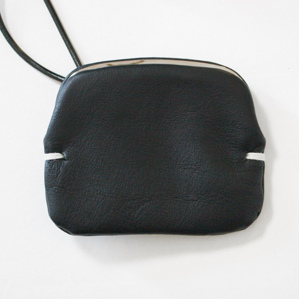 小はストラップが付いています