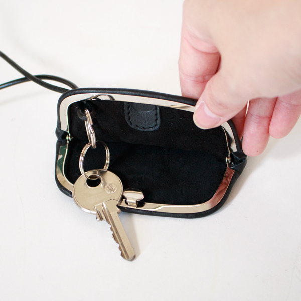 鍵収納に便利なリング付き（小）