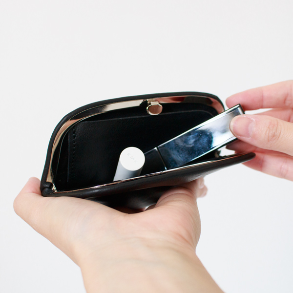 リップなど常備品の持ち歩きにも（大）