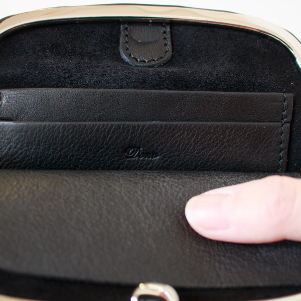 ブランドネーム入り