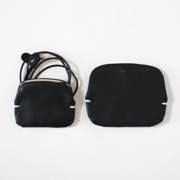 がま口ケース（左から小、大）