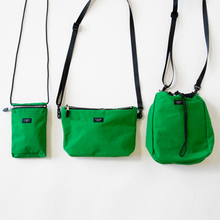 左からSLING PURSE M、W ZIP SHOULDER M、CHALK SHOULDER。 左からSLING PURSE M、W ZIP SHOULDER M、CHALK SHOULDER。