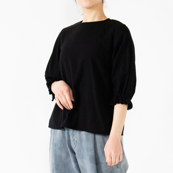 黒、身長：162cm