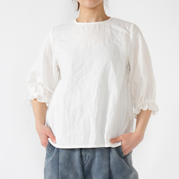 白、身長：162cm