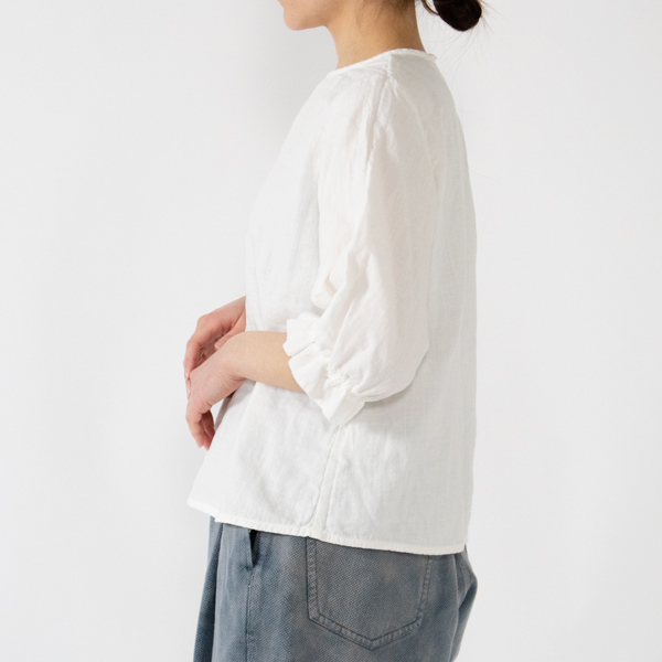 白、身長：162cm