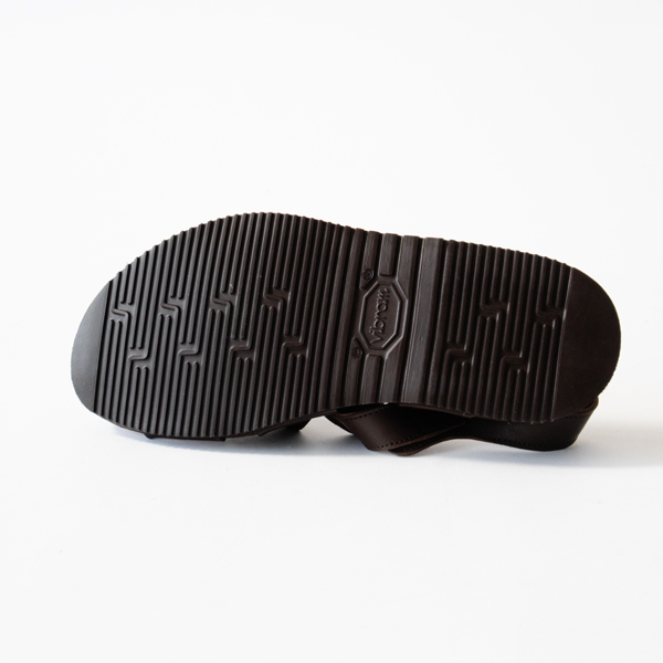 アウトソールは高い耐久性・グリップ性を誇るVIBRAMソール