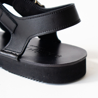 グルカサンダル VIBRAM NERO／Punto Pigro（プント ピグロ）｜愛着を