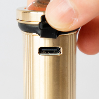 USB-Cポートがついています(BRASS)