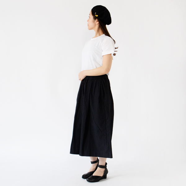 ベレー帽にさまざまなピンズをつけてアレンジ(TRICOLOR)