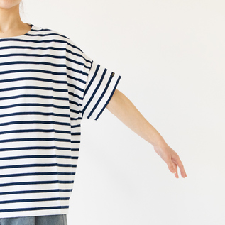 袖の柄切替えがアクセント 袖の柄切替えがアクセント