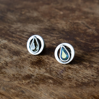 左:BLACK DIAMOND、右:AURORA BOREALIS 左:BLACK DIAMOND、右:AURORA BOREALIS