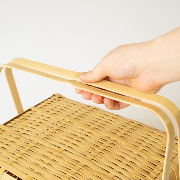 持ち運びやすく、収納ではお掃除も楽になります