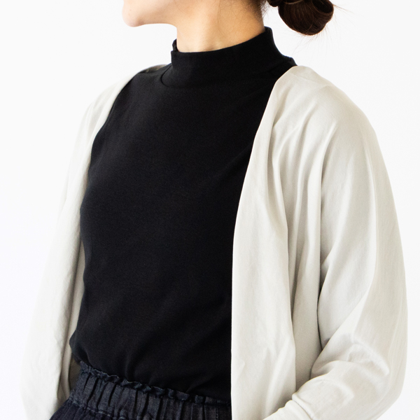 前身頃はストンと落ちます(身長162cm、L.GREY)