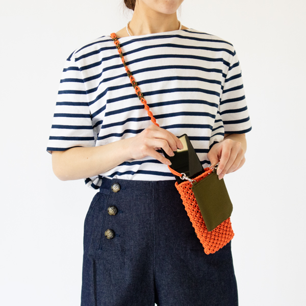 スマホの出し入れもスムーズ(ORANGE) スマホの出し入れもスムーズ(ORANGE)