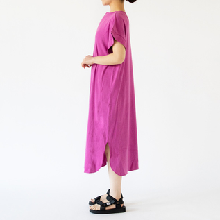 パンツも重ね着しやすいスリット パンツも重ね着しやすいスリット