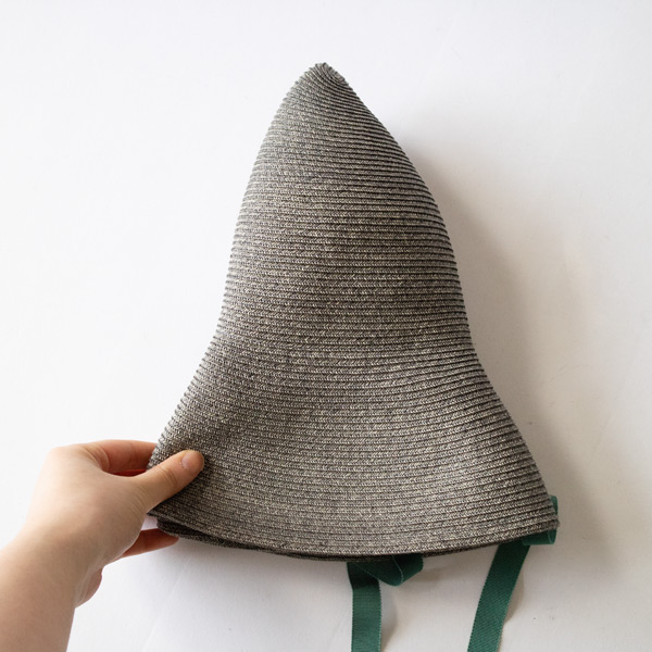 コンパクトに折りたたんでバッグに収納できます(GREY)
