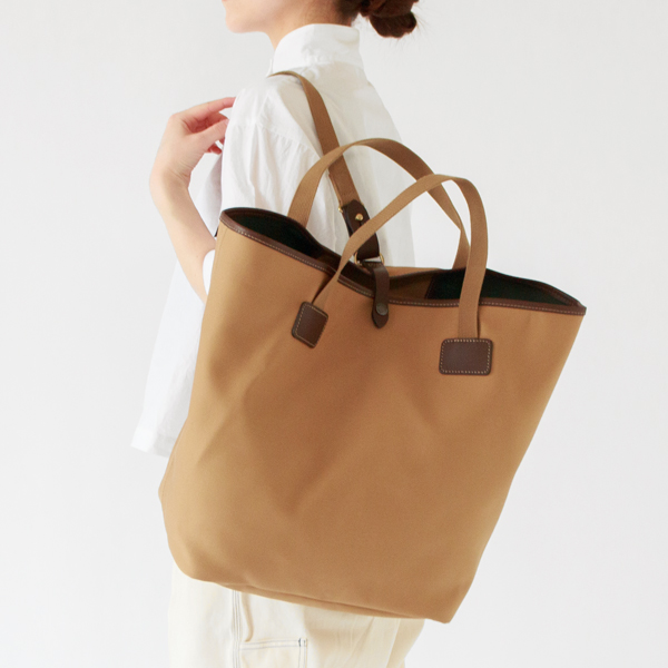 肩掛けで(KHAKI、身長：162cm)