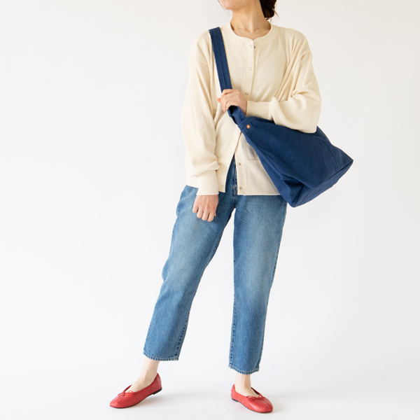 斜めがけで（別注INDIGO・身長162cm）