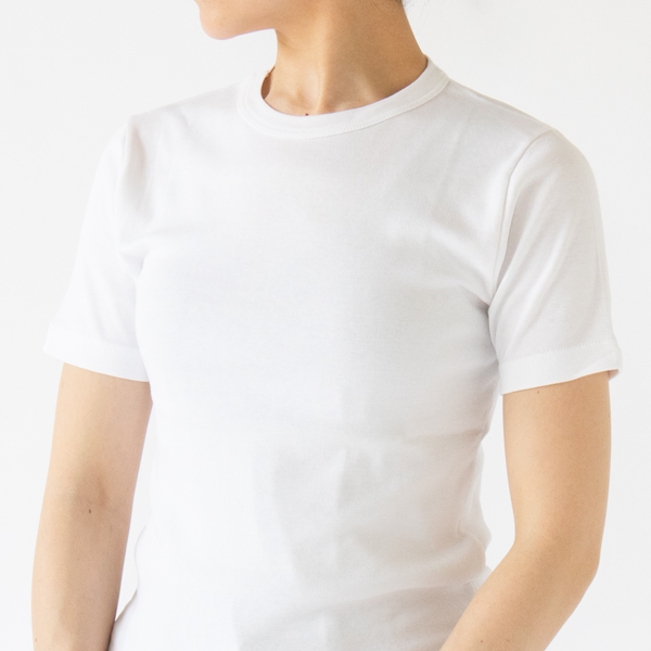 透け感のない程よい肉厚生地