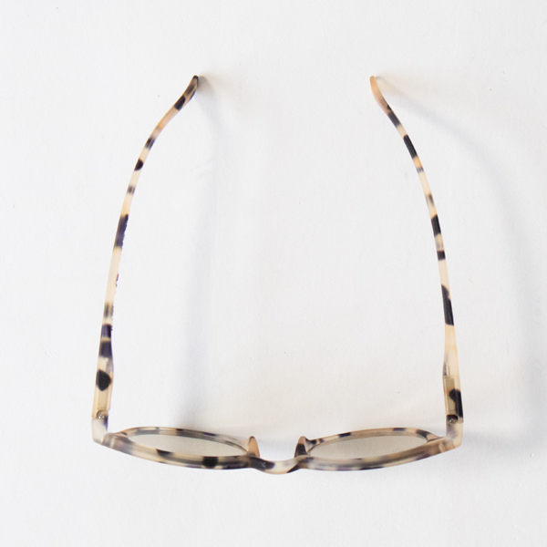 LIGHT TORTOISE