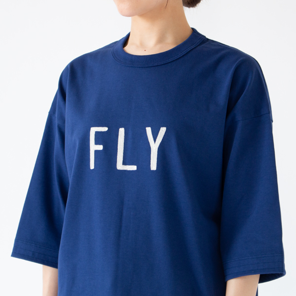FLYの刺繍が印象的な一枚(S)