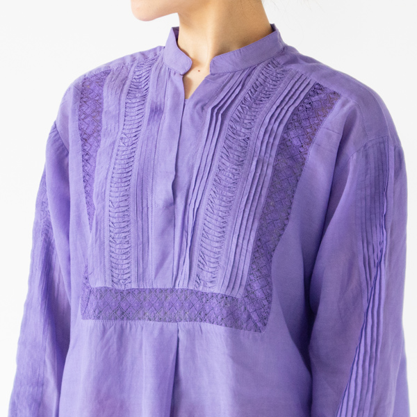 リバーレースとピンタックの組み合わせが美しい胸元 リバーレースとピンタックの組み合わせが美しい胸元