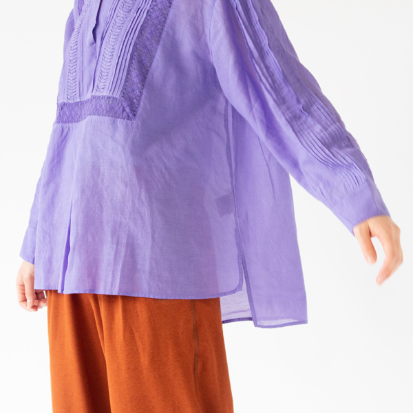 裾はスリット入り 裾はスリット入り