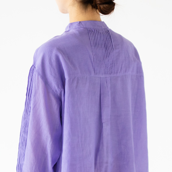 背面にもタックが入っています 背面にもタックが入っています