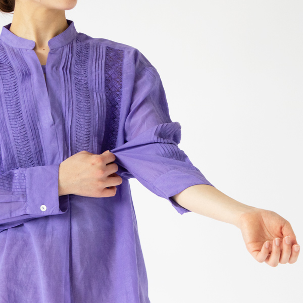 袖口をたくし上げて 袖口をたくし上げて