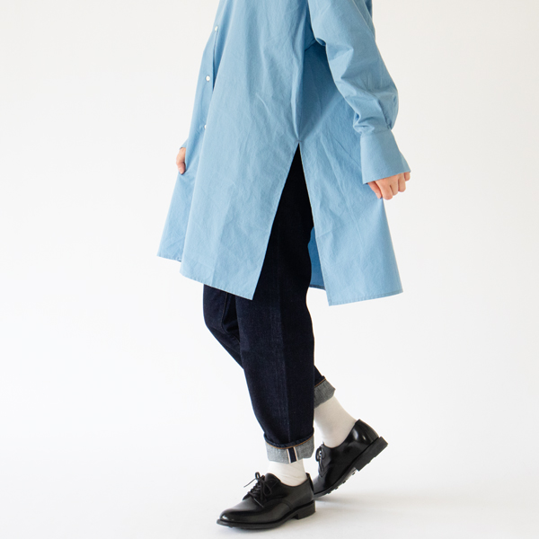 深めのスリット(身長162cm・BLU) 深めのスリット(身長162cm・BLU)