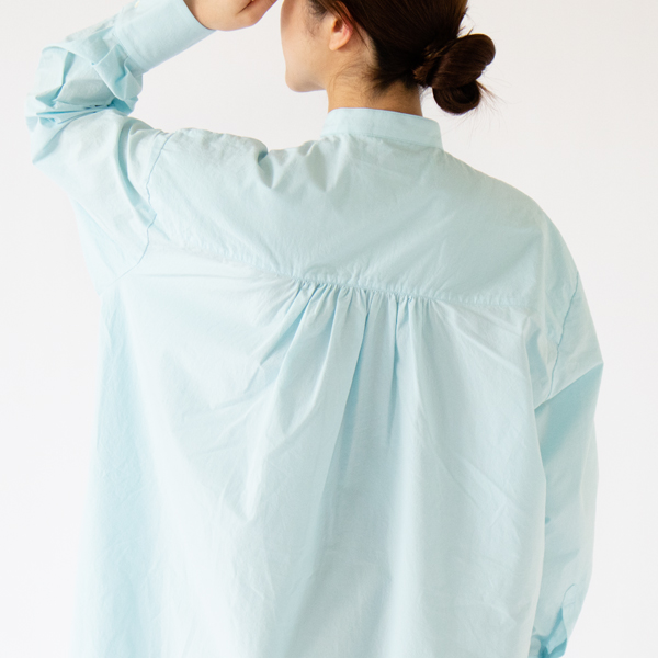 バックギャザーでフェミニンな印象に(身長162cm・SAX) バックギャザーでフェミニンな印象に(身長162cm・SAX)