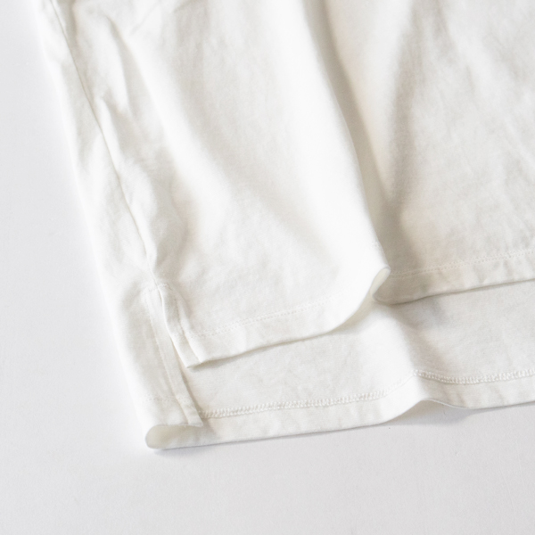 前後差のあるスリット(WHITE)