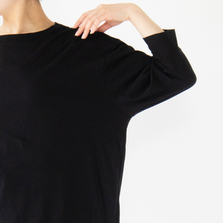 ゆったりとした身頃(身長162cm・BLACK) ゆったりとした身頃(身長162cm・BLACK)