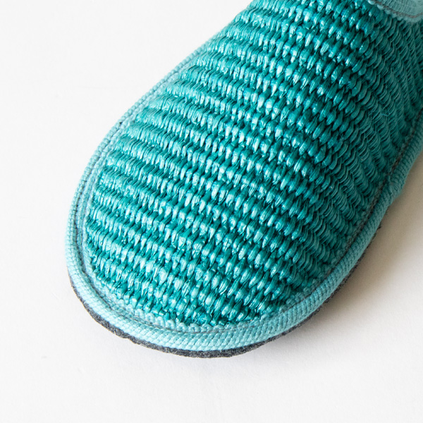 ラフィアを密に編んだ素材