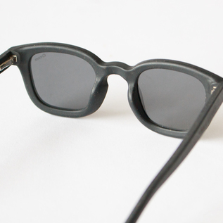 BLACK BLACK