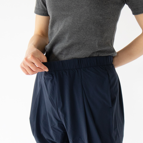 ウエストは紐調節可能