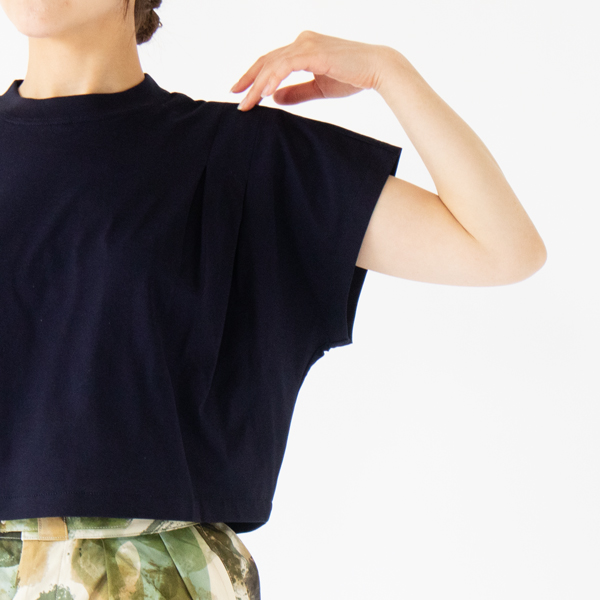 袖丈は短め(身長162cm・NAVY)