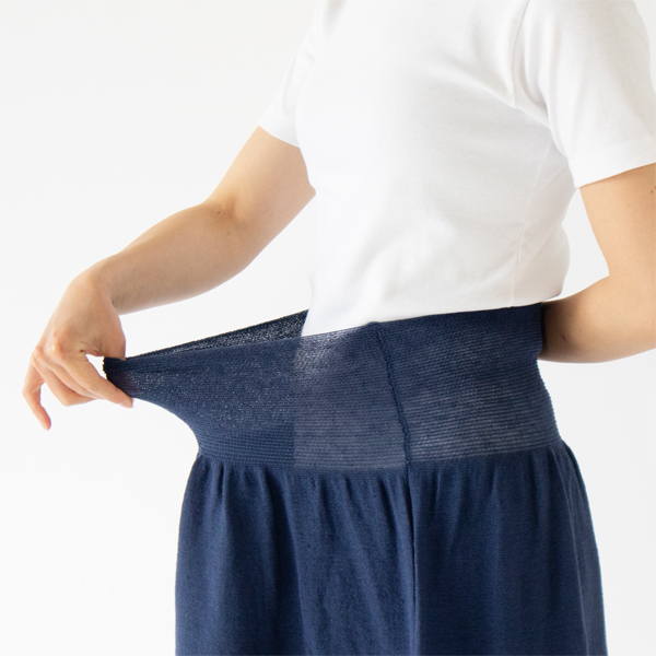 妊婦さんでもリラックスして着られるほどゆったりした着心地です(インディゴ)